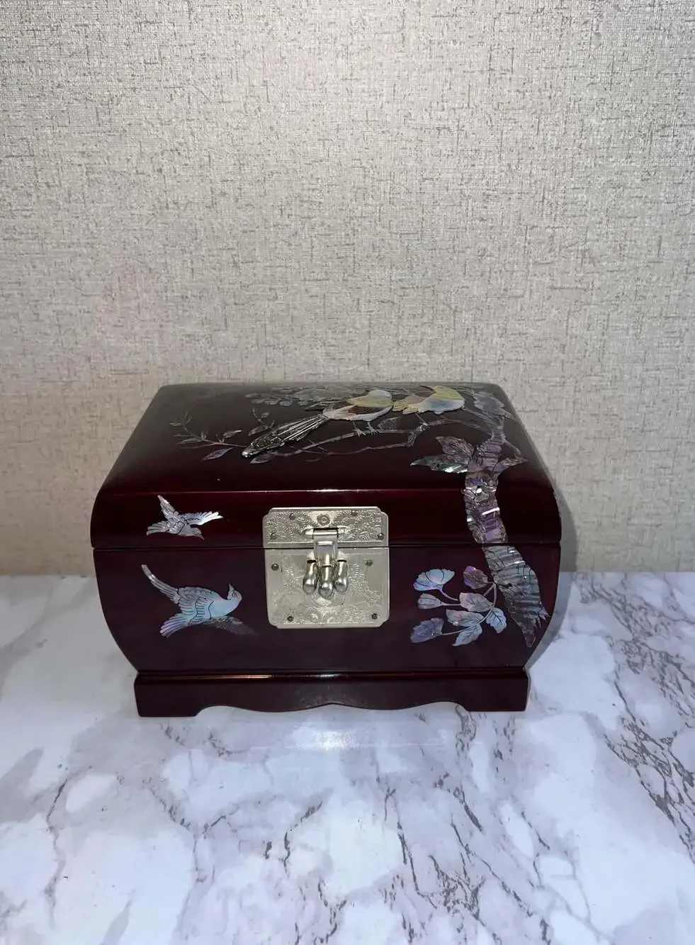 Vintage Korean Red Brown Lacquered Jewelry Box With Mother Of Pearl Birds 6.75
